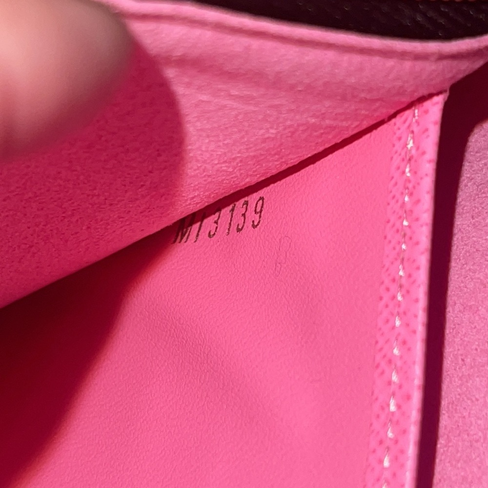 ❌TRADED Louis Vuitton Limited Edition Cross Body❌ - Picture 4 of 13